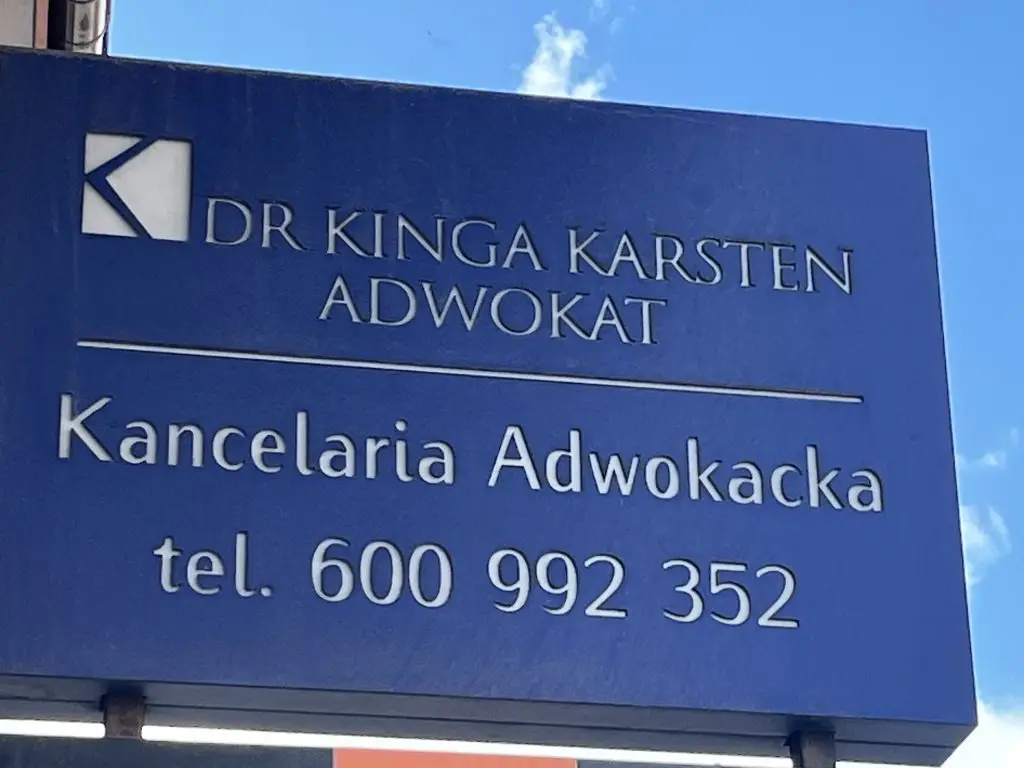 Szyld kancelarii Kingi Karsten w Nowym Targu